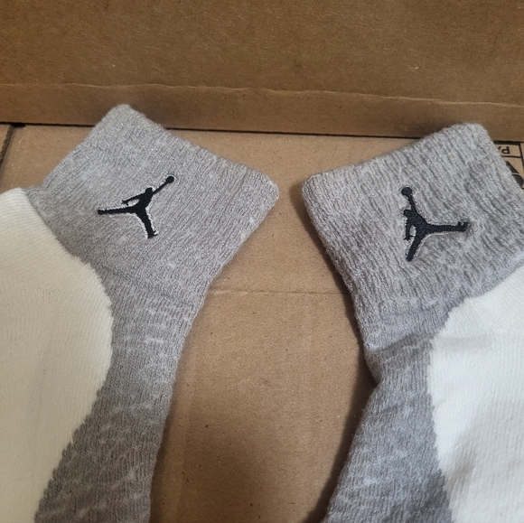 Jordan Grey/Black Quarter Top Socks Men Size 8-12 - Picture 3 of 5